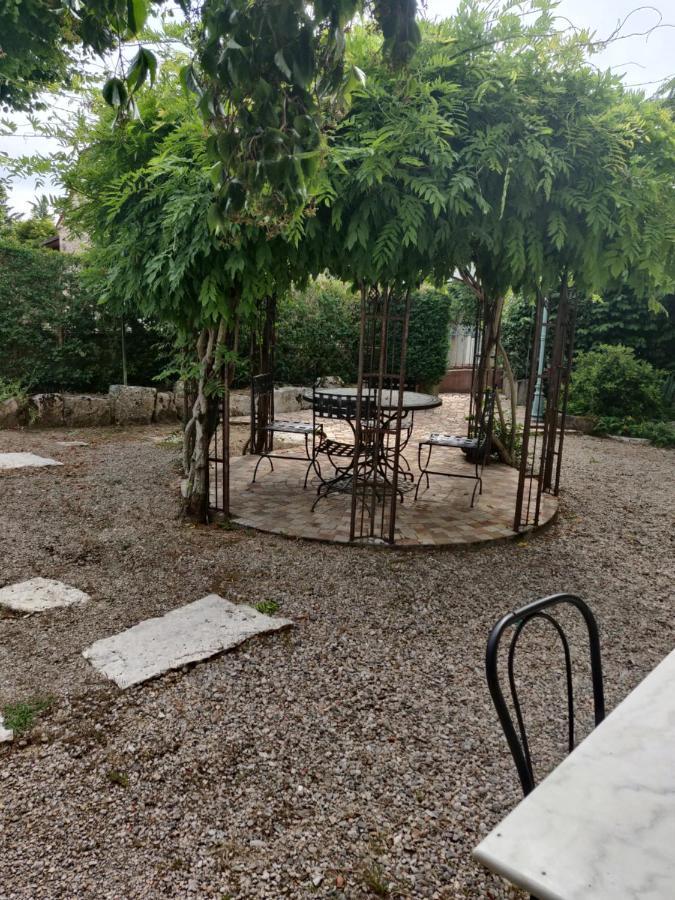 Le Logis de Lou avec petits déjeuners compris Blars Exterior foto
